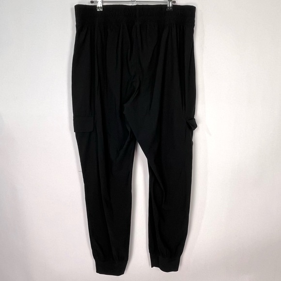 Women’s Old Navy Black High-Waisted SleekTech Cargo Joggers Sz large - Picture 3 of 5